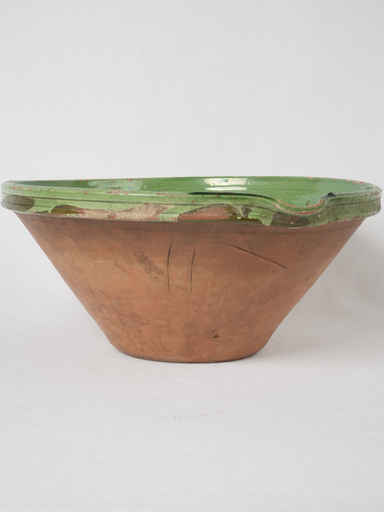 Practical beaked French tian bowl