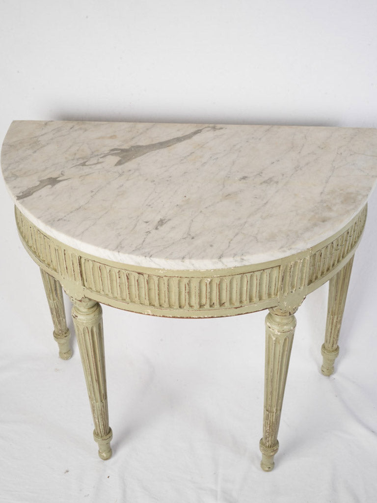 Classic fluted leg console