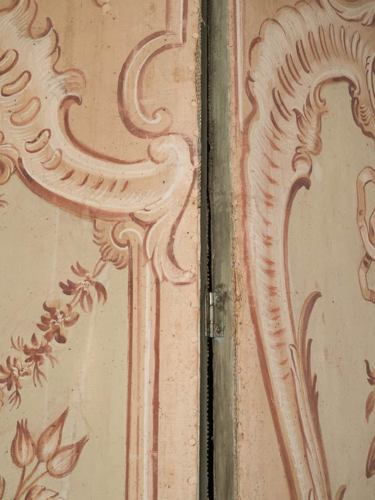 Dual-sided decorative partition