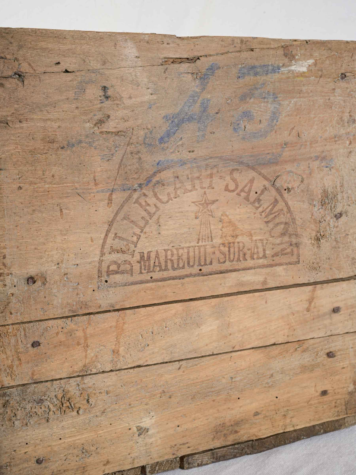 Distinctive branded Mareuil-sur-Ay crate