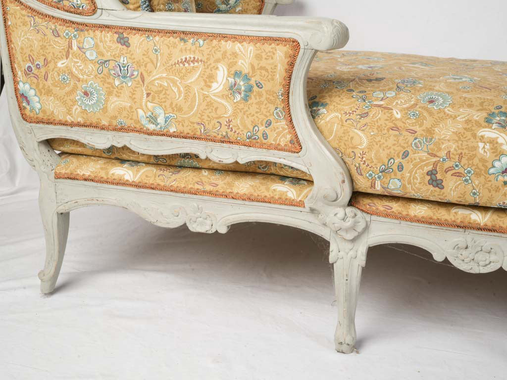 Finely carved cabriole leg daybed