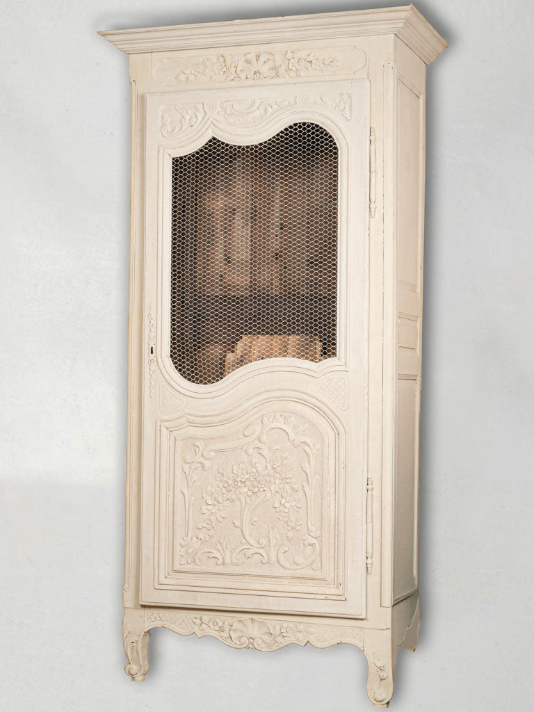 Timeless Louis XV-style bonnetière