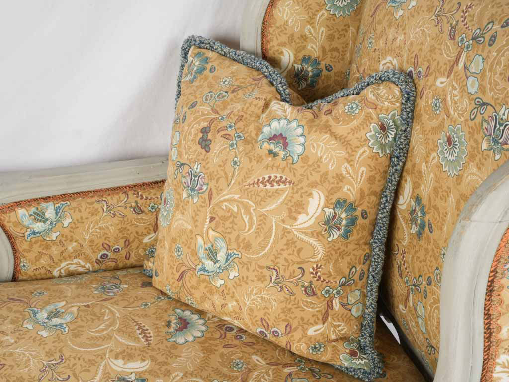 Timeless ornate Louis XV daybed