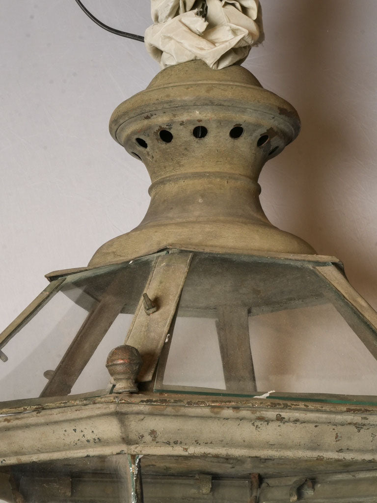 Refined urban-style hanging lantern