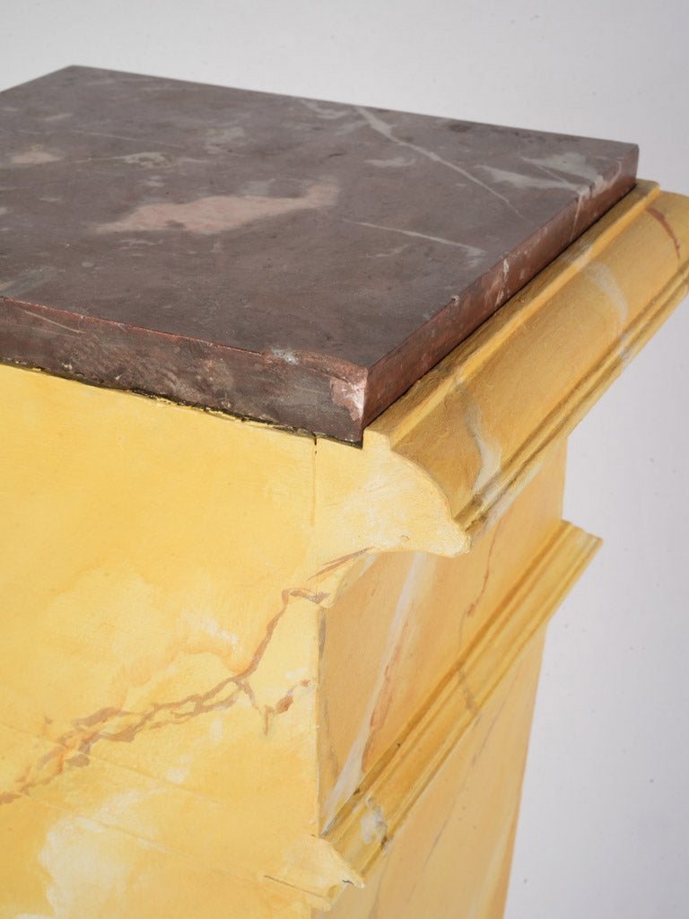 Striking wooden display column