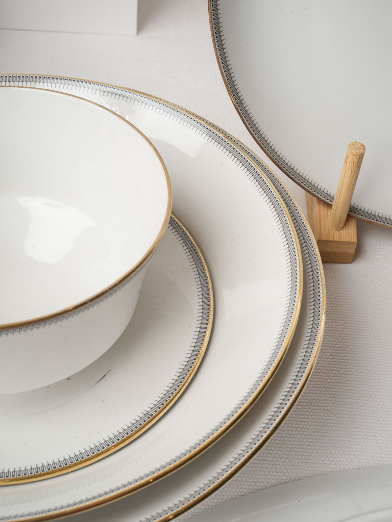 German neoclassical porcelain dinner service by Eschenbach 20th century - 42 pieces