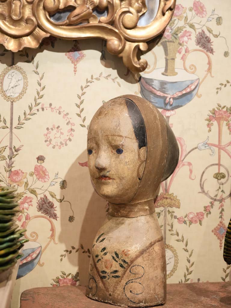 Elegant polychrome tool for millinery