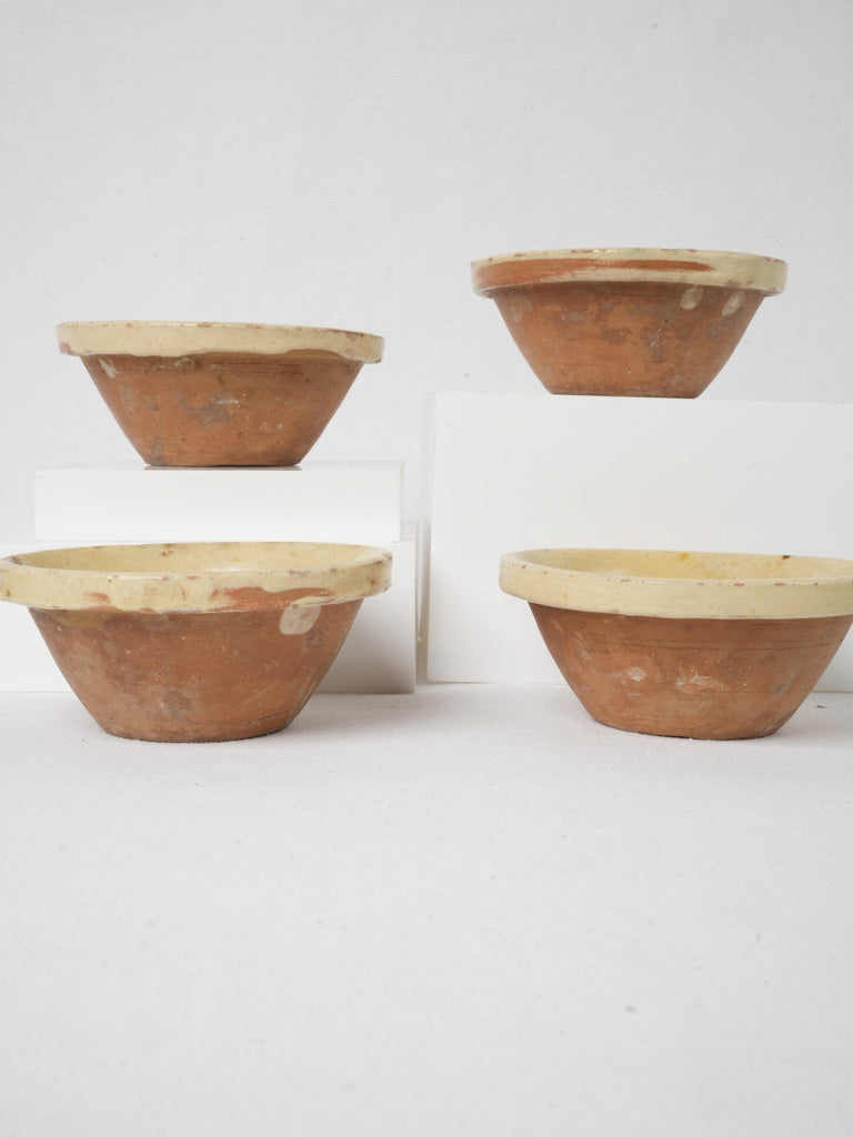 Compact snack-sized French vessels