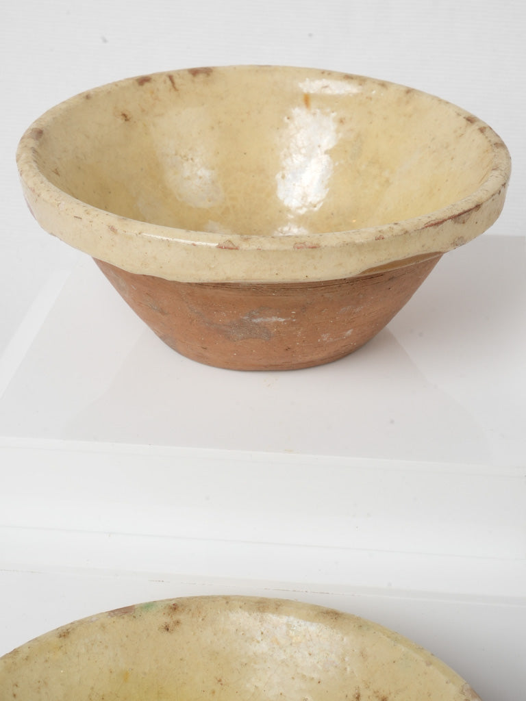 Charming beige rimmed dishes