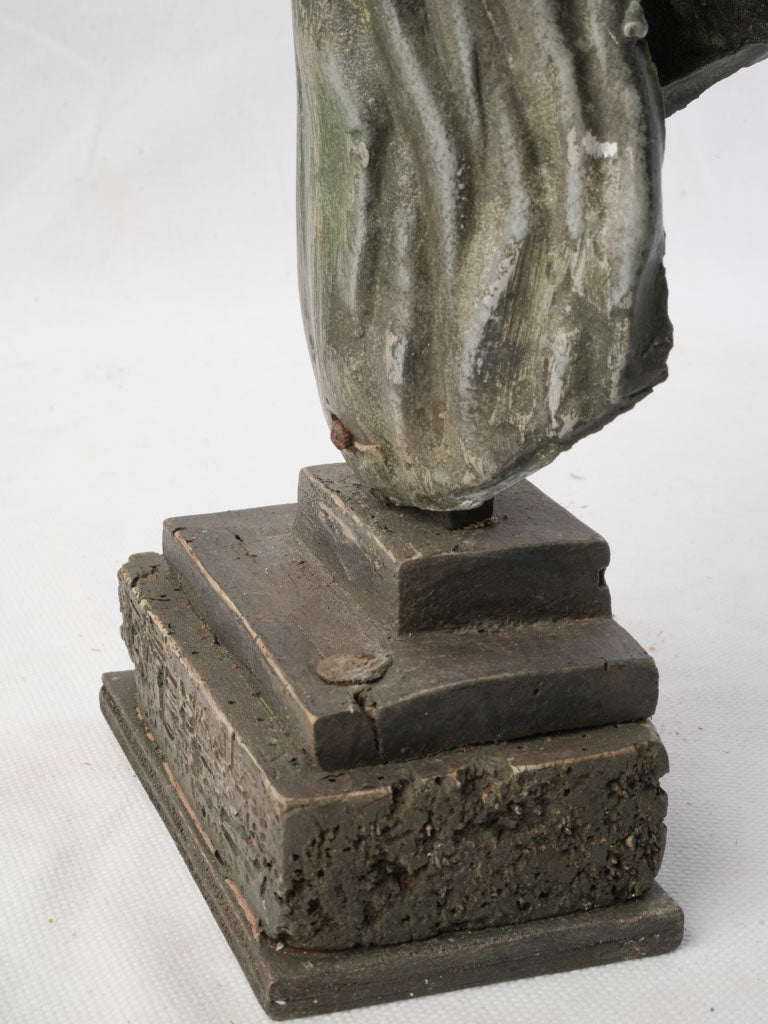 Elegant metal rooster head decor