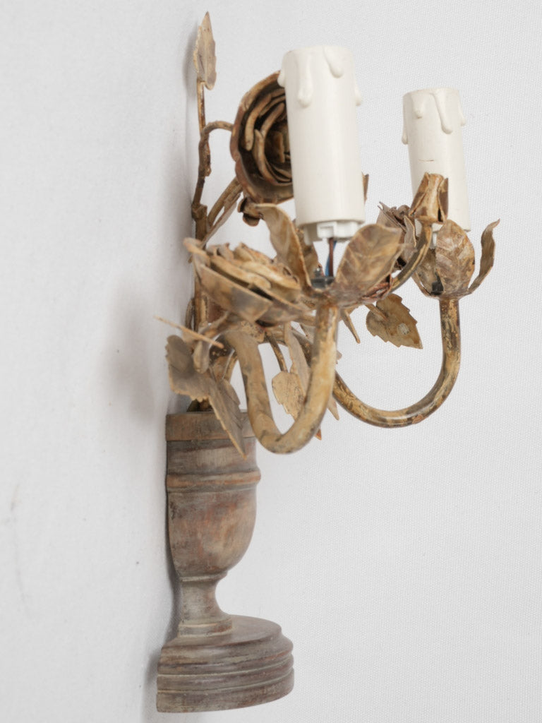 Exquisite leaf adorned country sconce