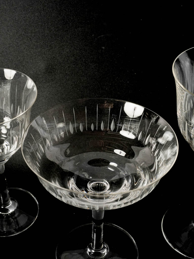 Flared bowl balanced stem drinkware