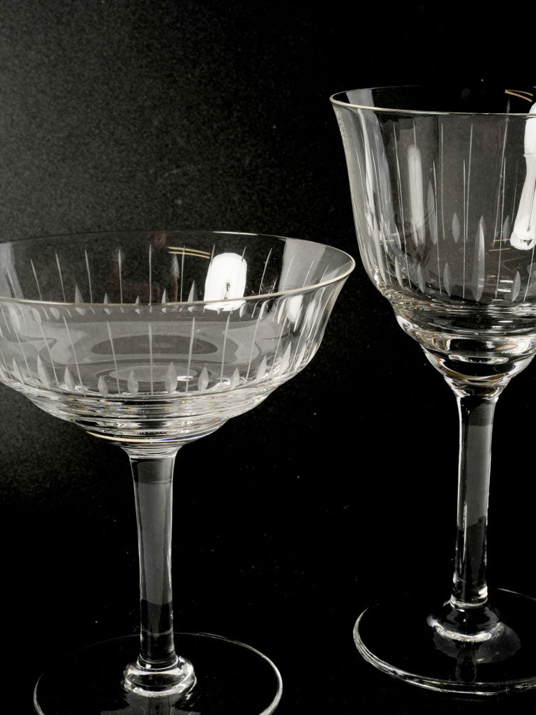 Versatile subtle dotted effect glassware
