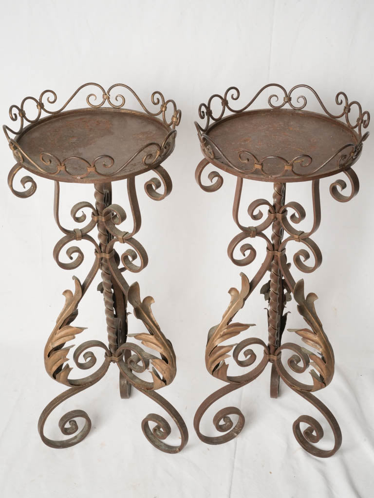 Curvilinear style garden pedestals