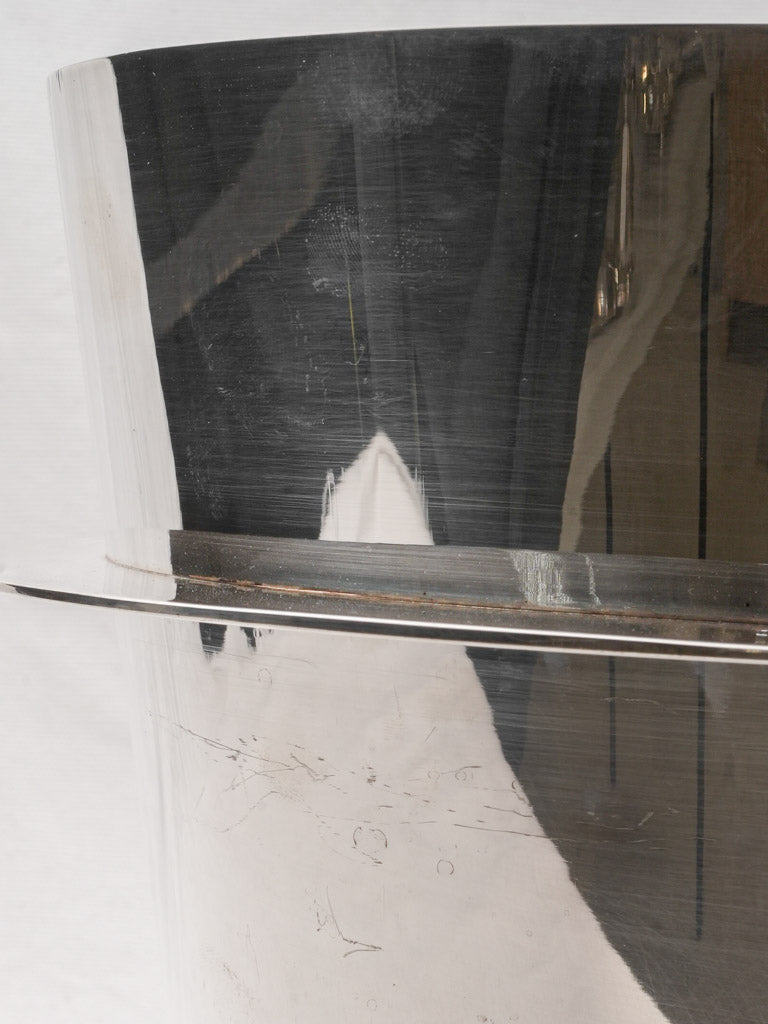 Elegant silversmith-designed seau à champagne