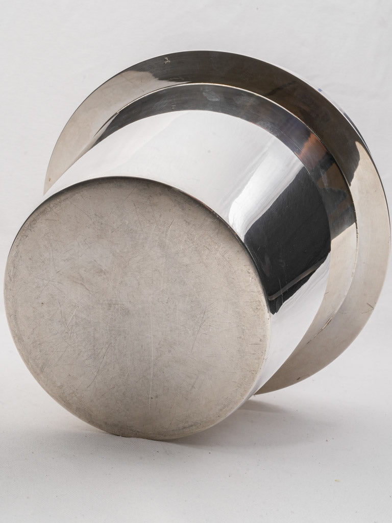 Sleek modernist tableware bucket