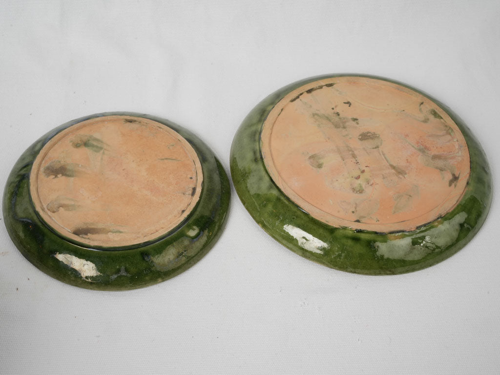 Natural organic-textured crockery set