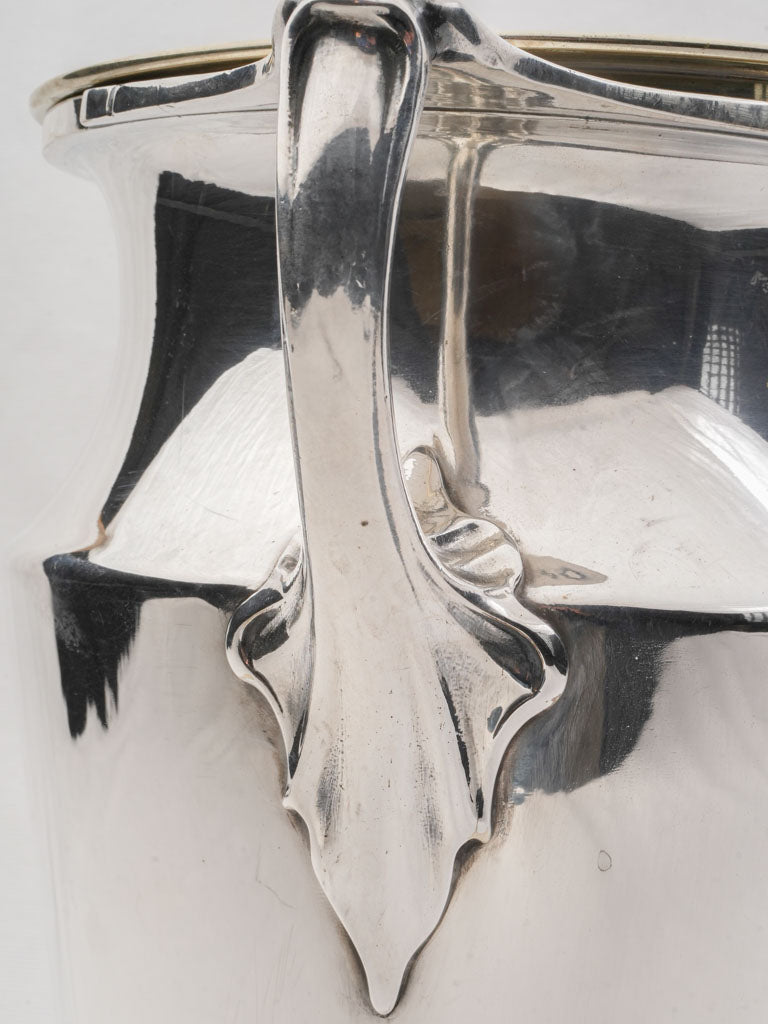 Gracefully shaped botanical accent