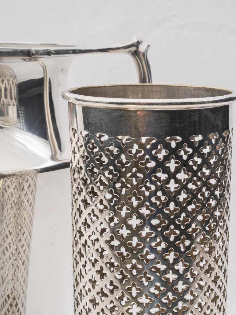 Exquisite tapered silhouette vase