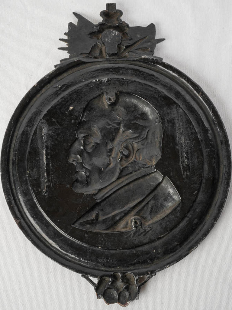Classic laurel wreath design plaque