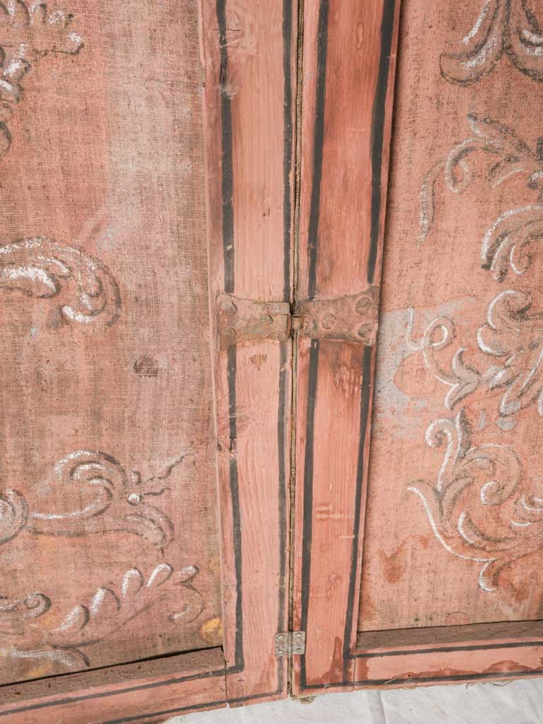 Lyrical neoclassical estate screen