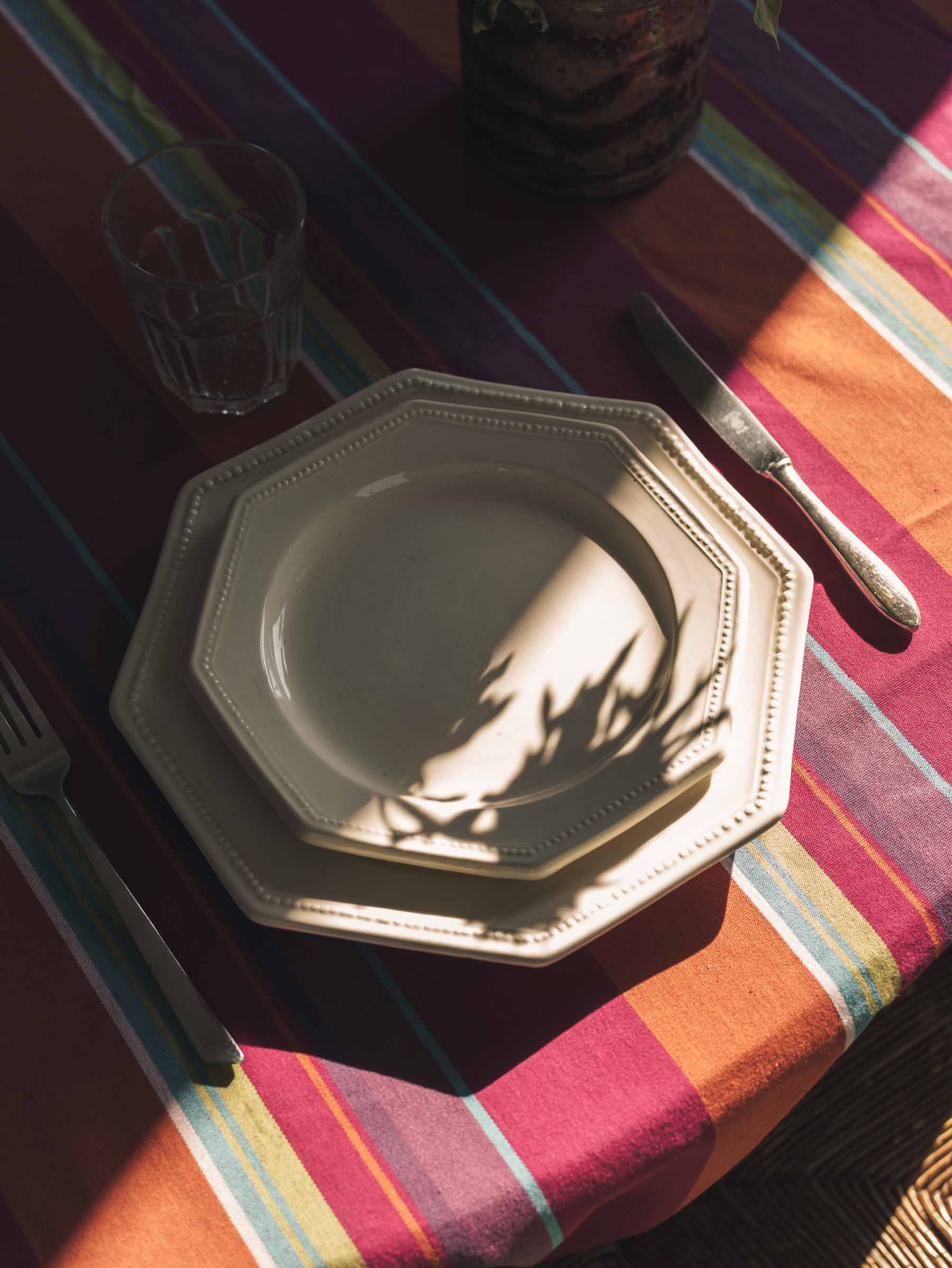 Off-White Octagonal Dinnerware Service for Ten - Uzes
