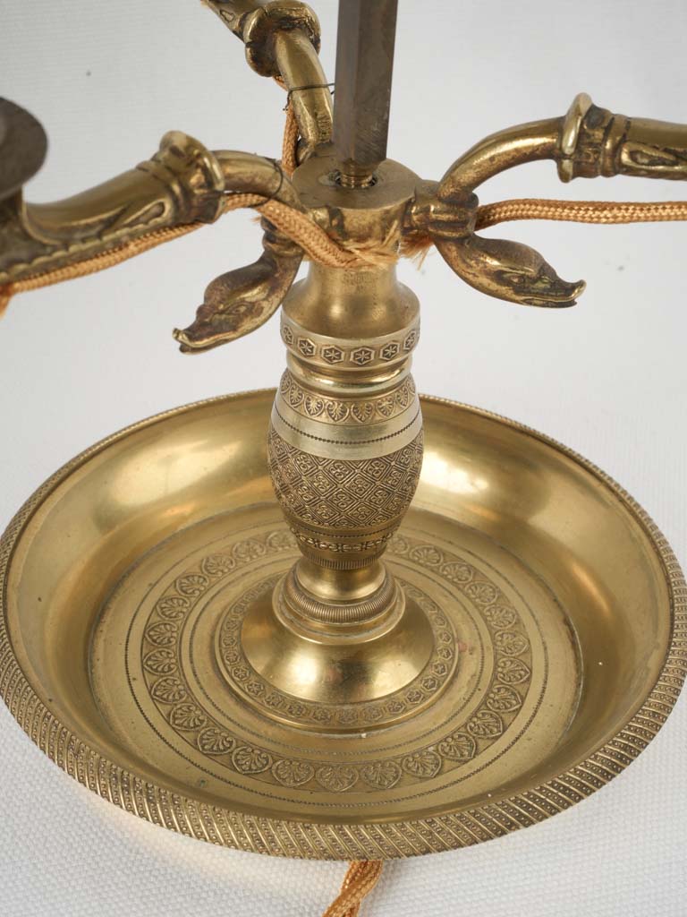 Traditional French three-arm lighting
