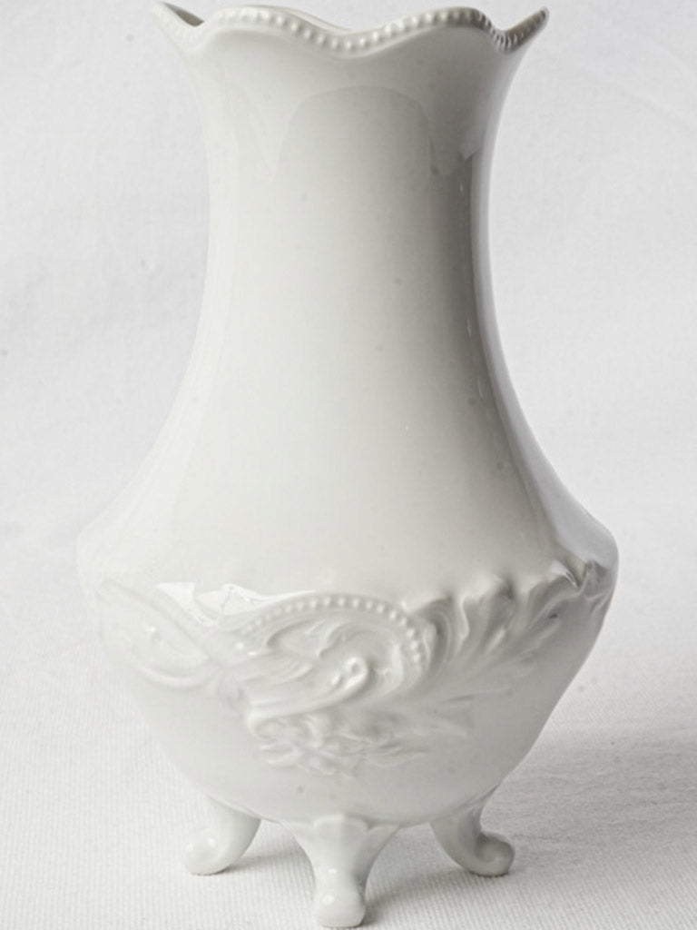 Elegant hard-paste Bavarian vase