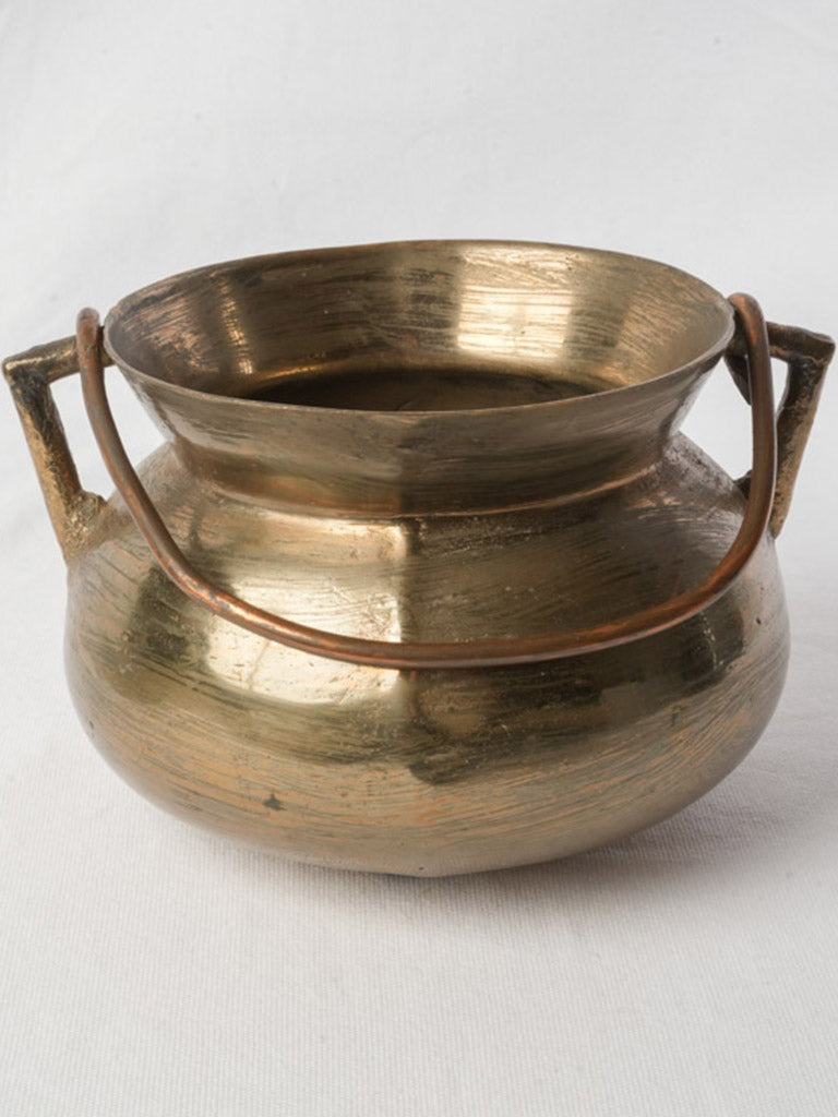 Elegant baluster bronze pot