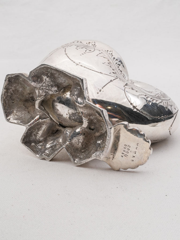 Historical 19th-century spoon accent