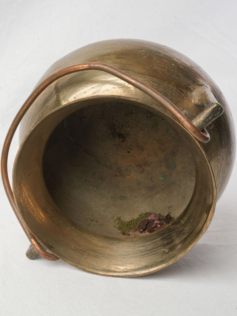 Heritage-inspired bronze centerpiece