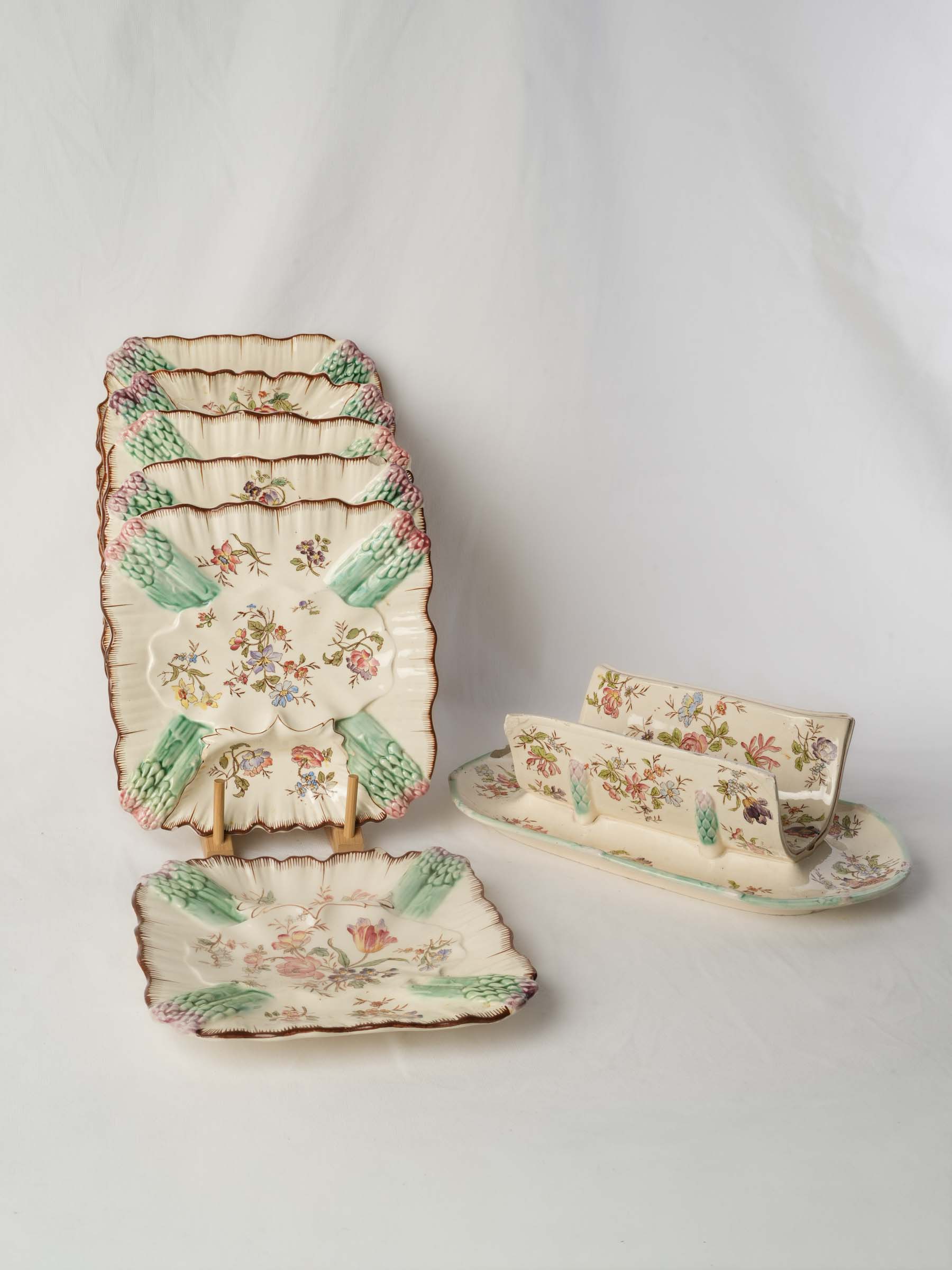 Set of Six Longchamp Terre de Fer Asparagus Serving Plates, Circa 1900 - 9¾"