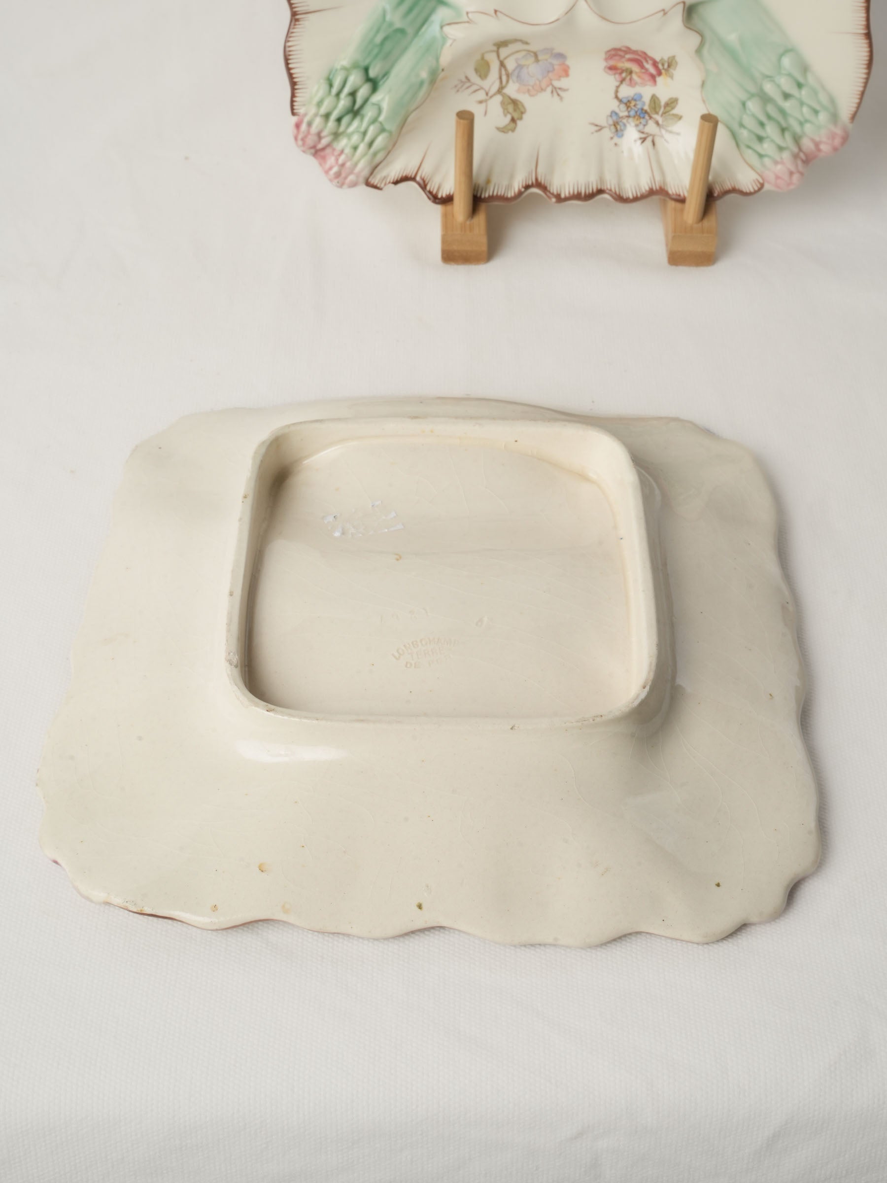 Set of Six Longchamp Terre de Fer Asparagus Serving Plates, Circa 1900 - 9¾"