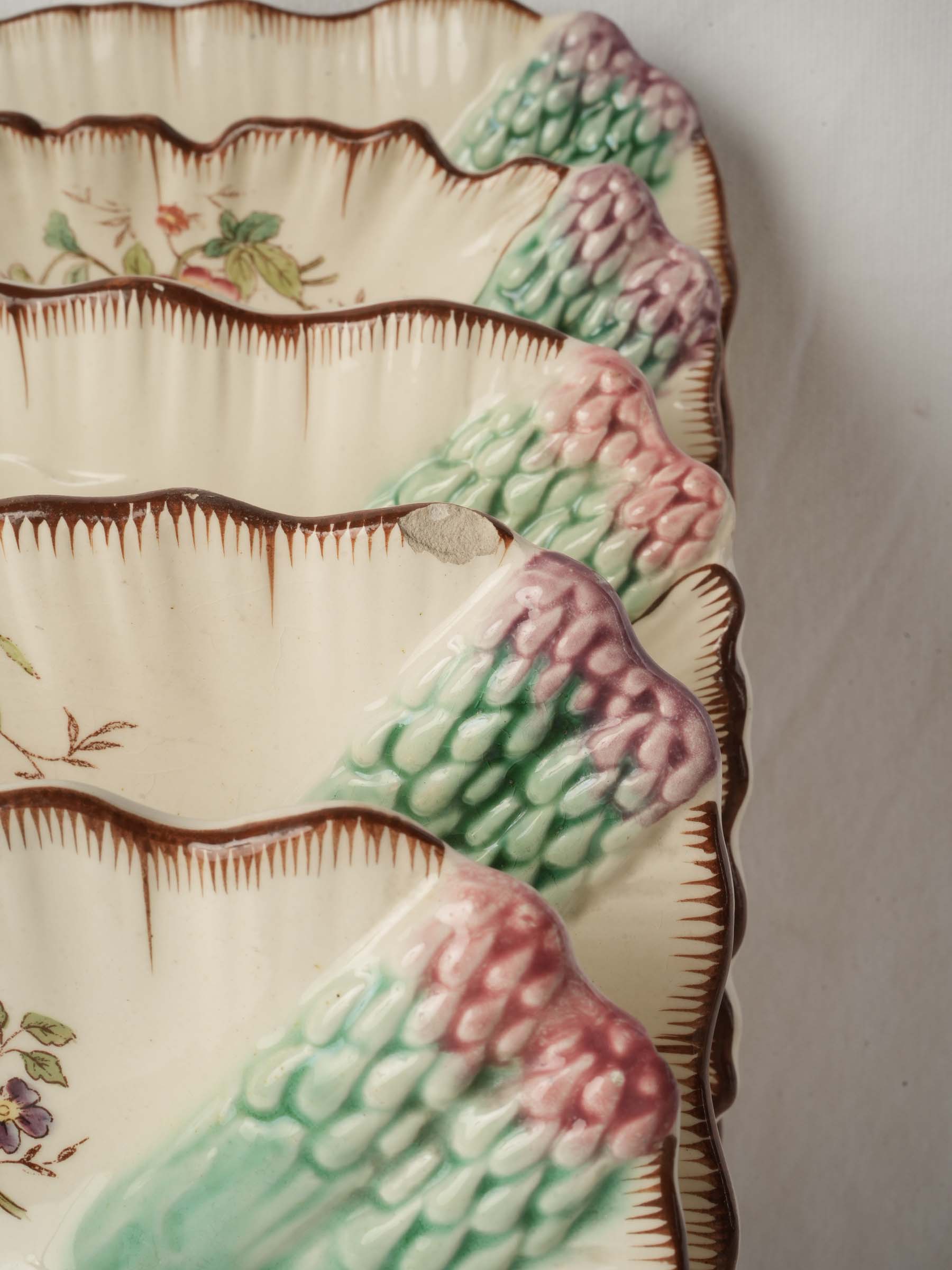 Set of Six Longchamp Terre de Fer Asparagus Serving Plates, Circa 1900 - 9¾"