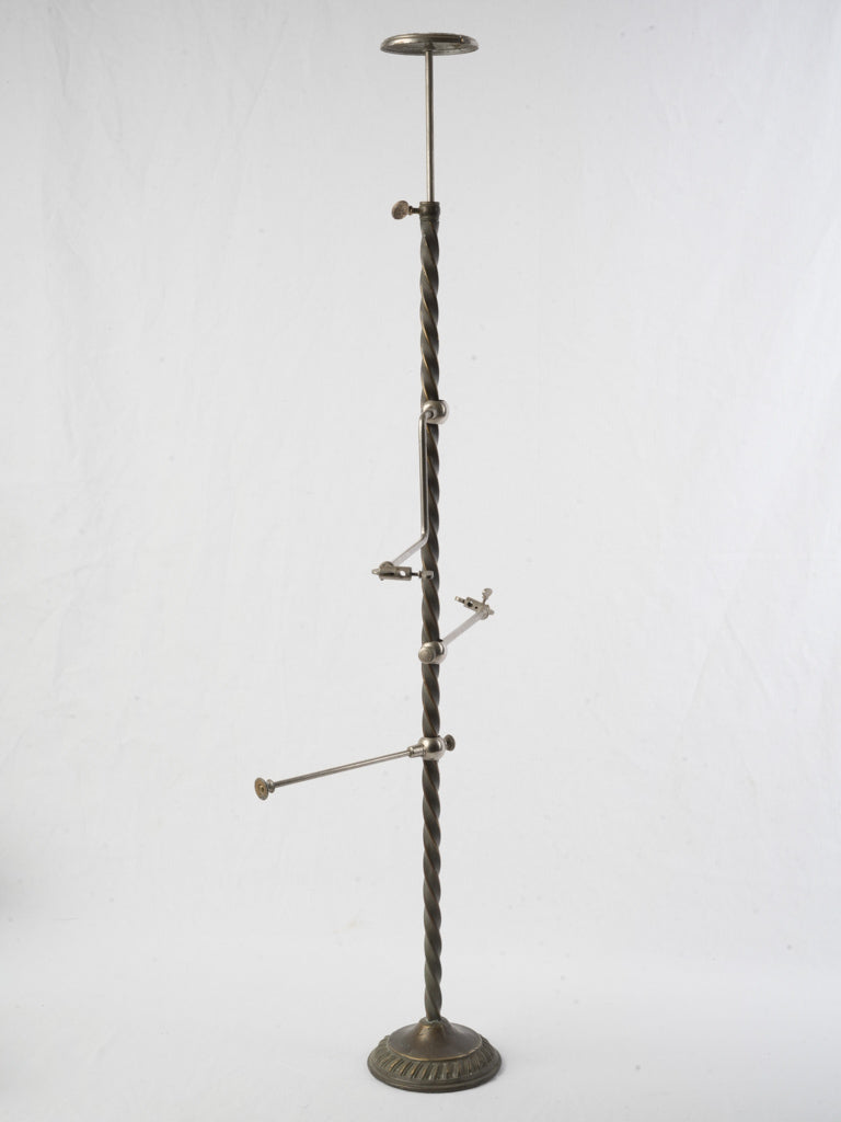 Refined Siegel retail display stand