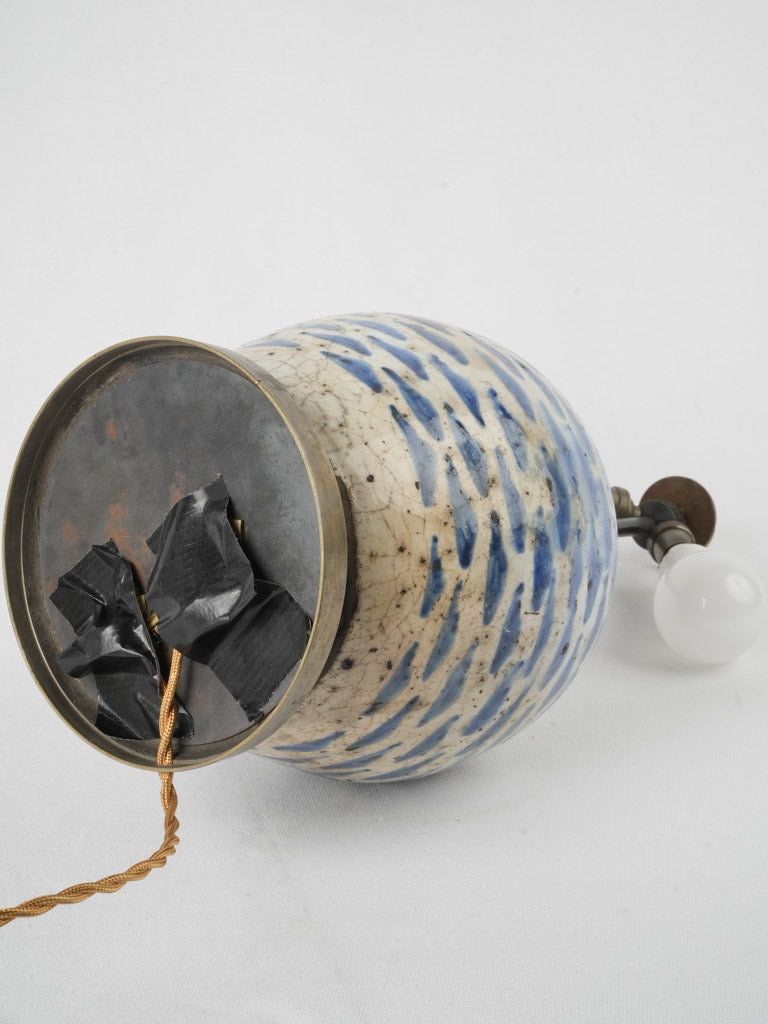 Vintage two-light Chinese table lamp