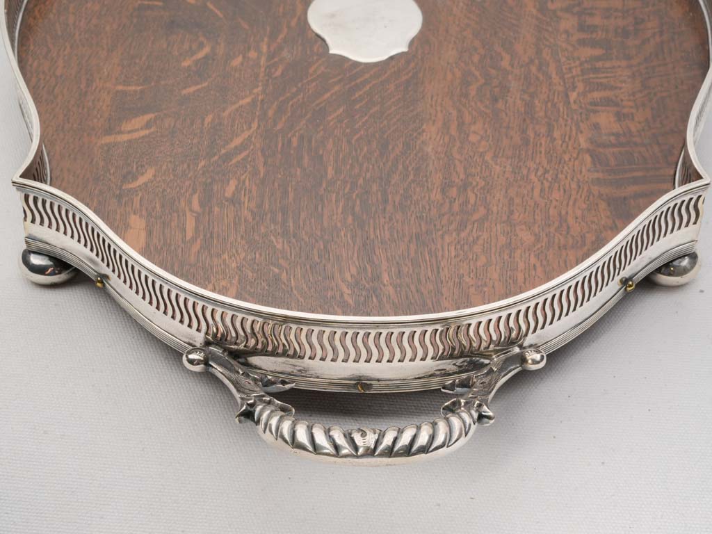 Charming four-footed table tray