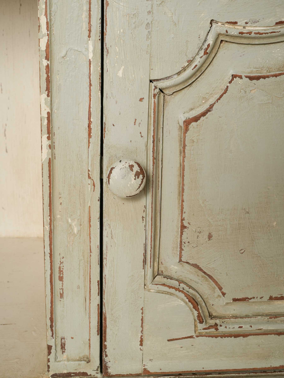 Antique soft cream interior bookcases