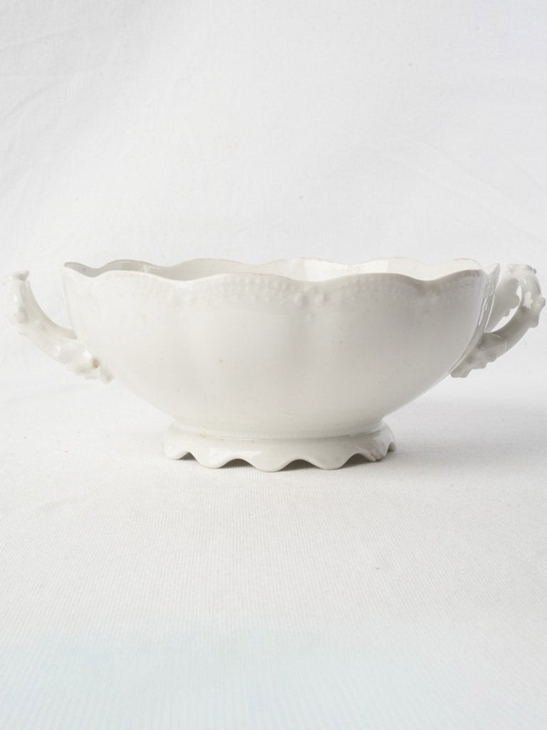 Decorative porcelain beaded border bowl