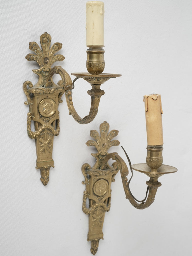 Gilded French Louis XVI bronze wall sconce