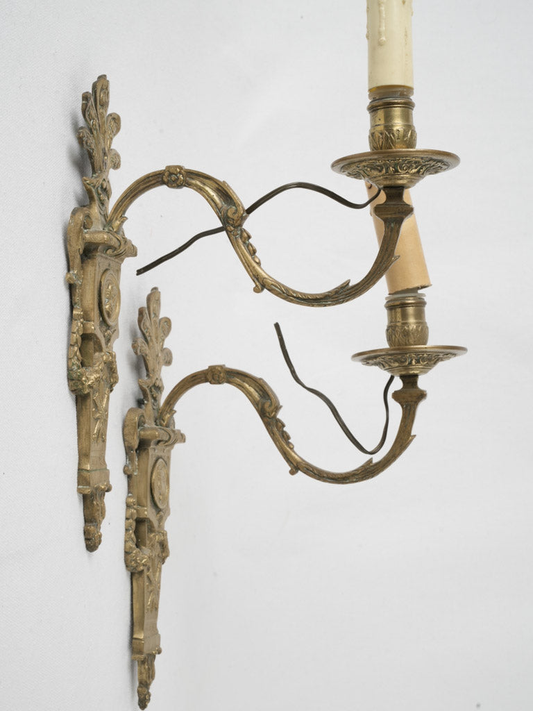 Elegant, gilded nineteenth-century wall sconce