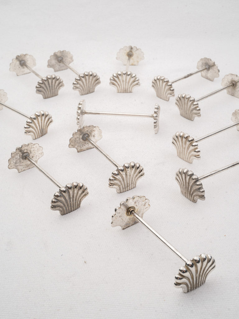 Elegant French seashell detail knife rests