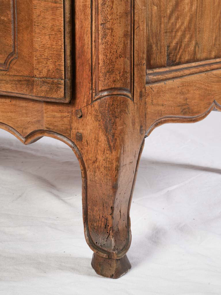 Elegant rocaille bronze handles