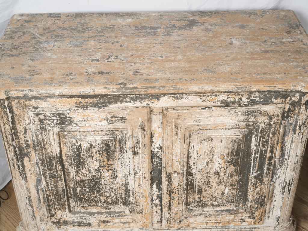 Elegant 18th-century farmhouse cabinet