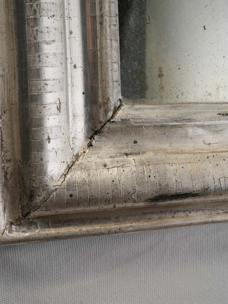 Vintage rhythmically-banded frame mirror