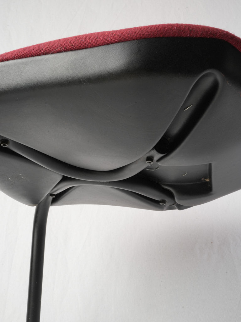 Contoured backrest furniture pieces