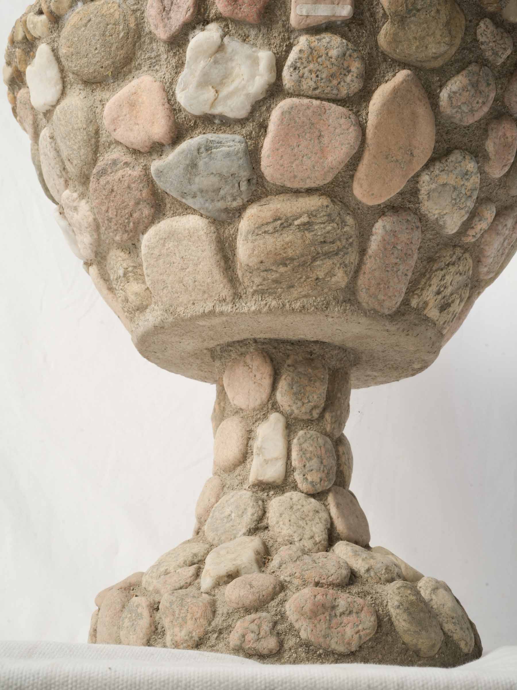 Hand-set pebble Provençal planter