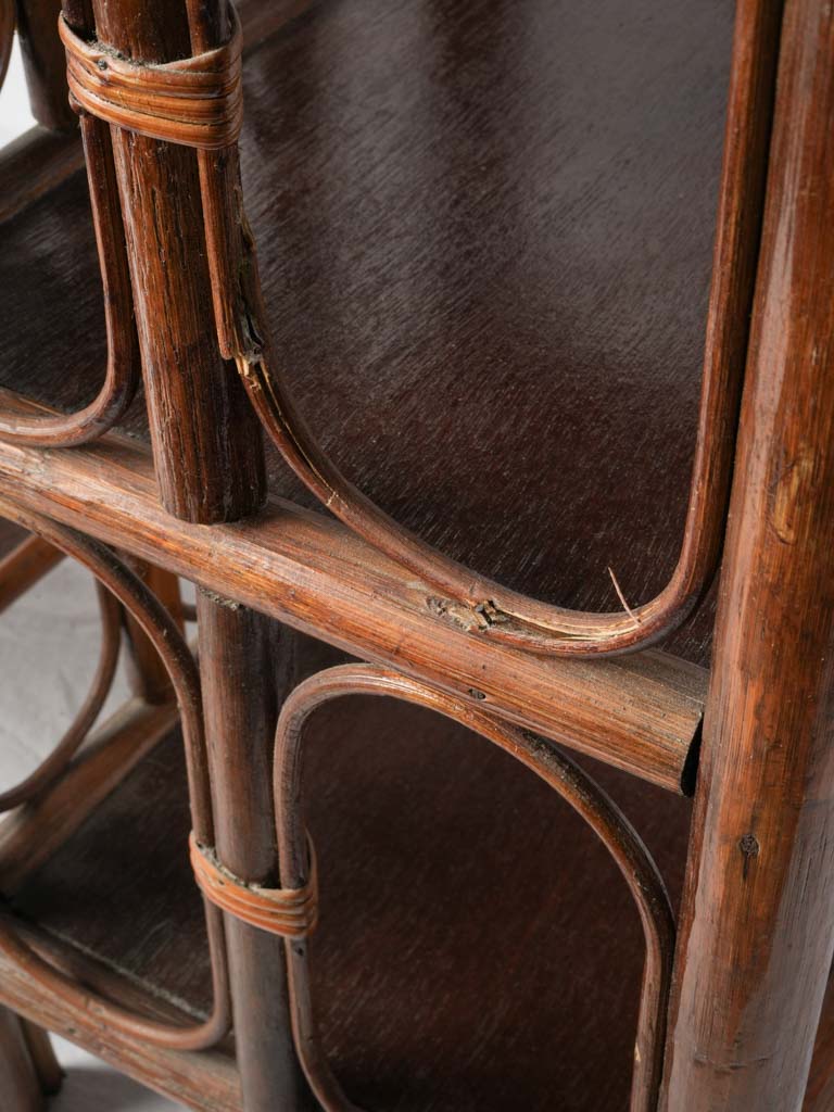 Elegant oval motif shelves