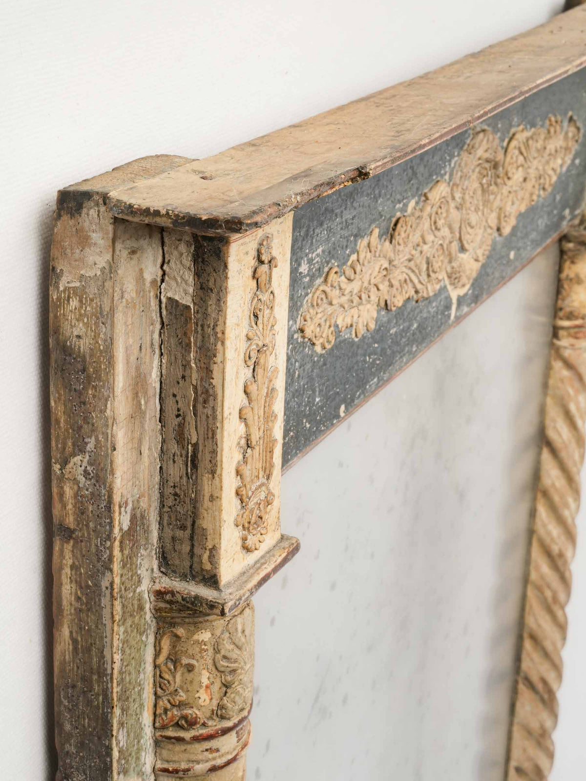 Early 19th-Century French Neoclassical Trumeau Mirror with Atmospheric Patina - 31" x 24½"