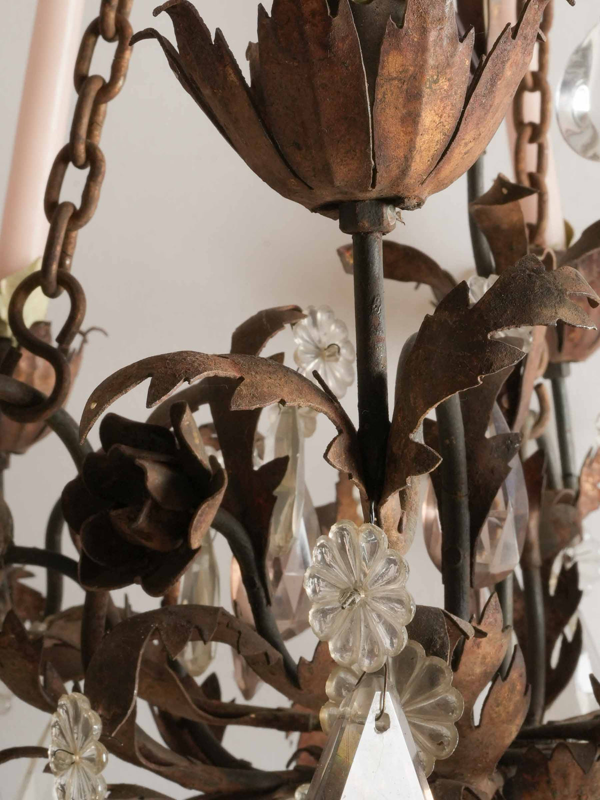 Delicately designed crystal pendant chandelier